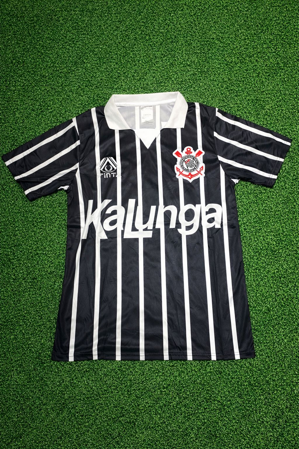 Camisa Retrô Corinthians Listrada Preta e Branca Kalunga